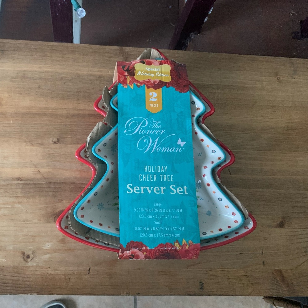 pioneer woman serving set